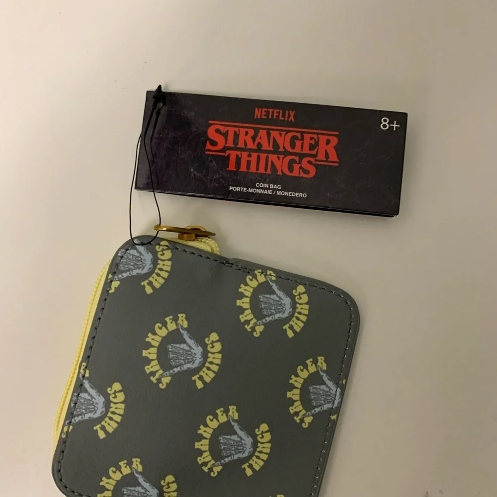 NWT Stranger Things Coin Purse Netflix Gray Small Retro 80s Y2K Trendy